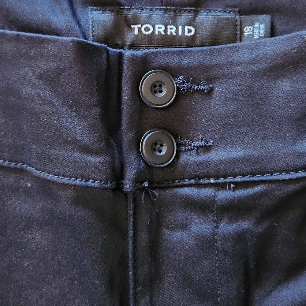 Cuffed Twill S horts Deep Black - Picture 5 of 6